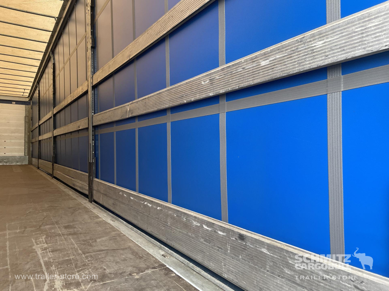 Schmitz Cargobull Curtainsider Standard Getränke 