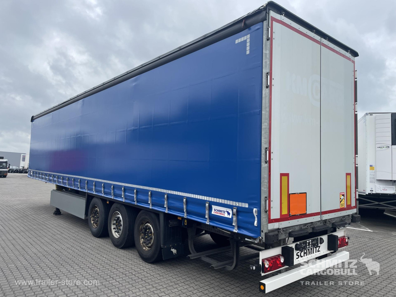 Schmitz Cargobull Curtainsider Standard Getränke 