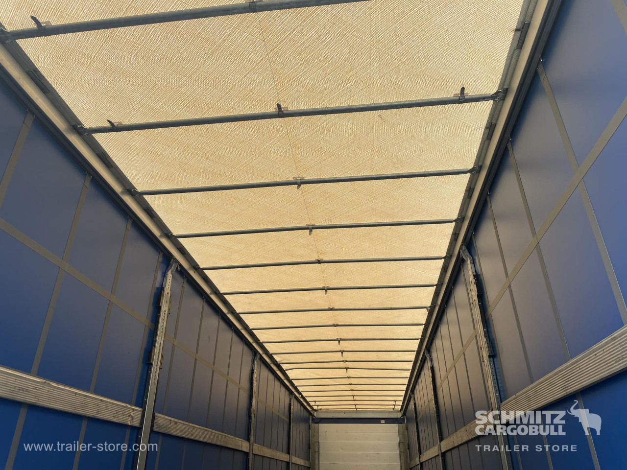Schmitz Cargobull Curtainsider Standard Getränke 