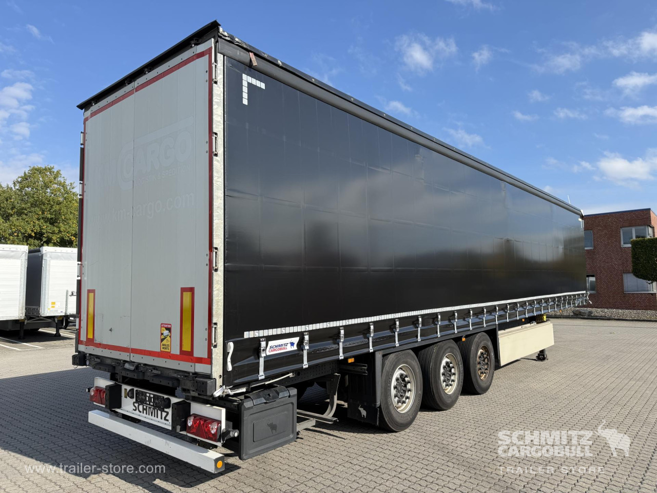 Schmitz Cargobull Curtainsider Standard Getränke 