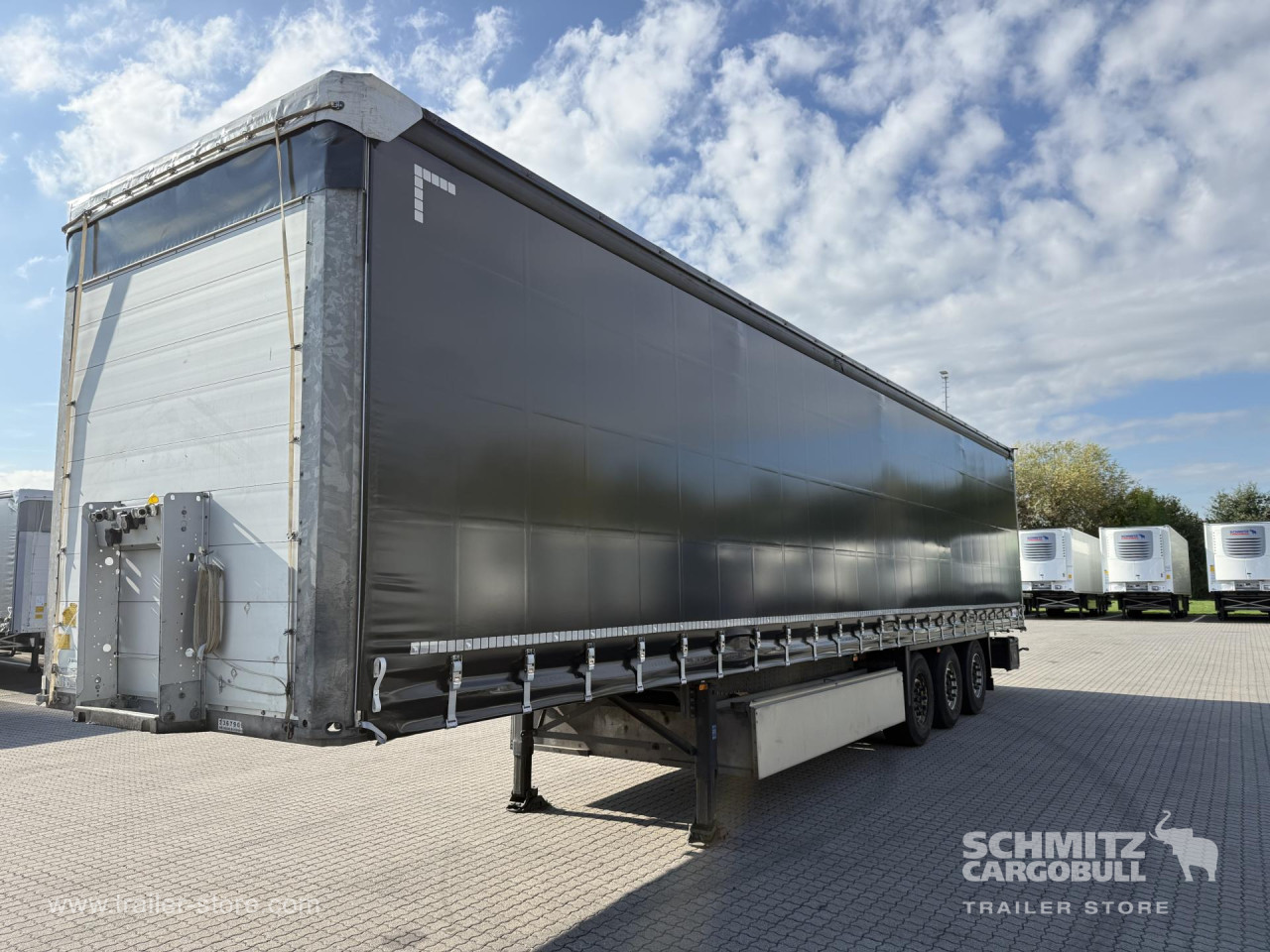 Schmitz Cargobull Curtainsider Standard Getränke 