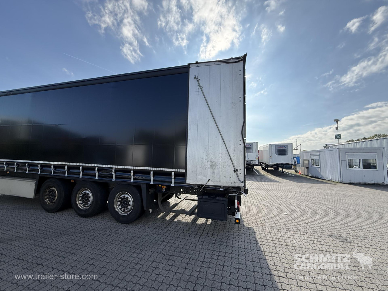 Schmitz Cargobull Curtainsider Standard Getränke 