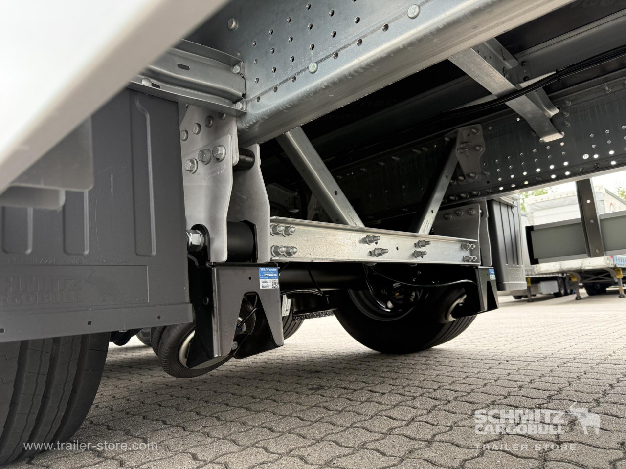 Schmitz Cargobull Curtainsider Mega Getränke 