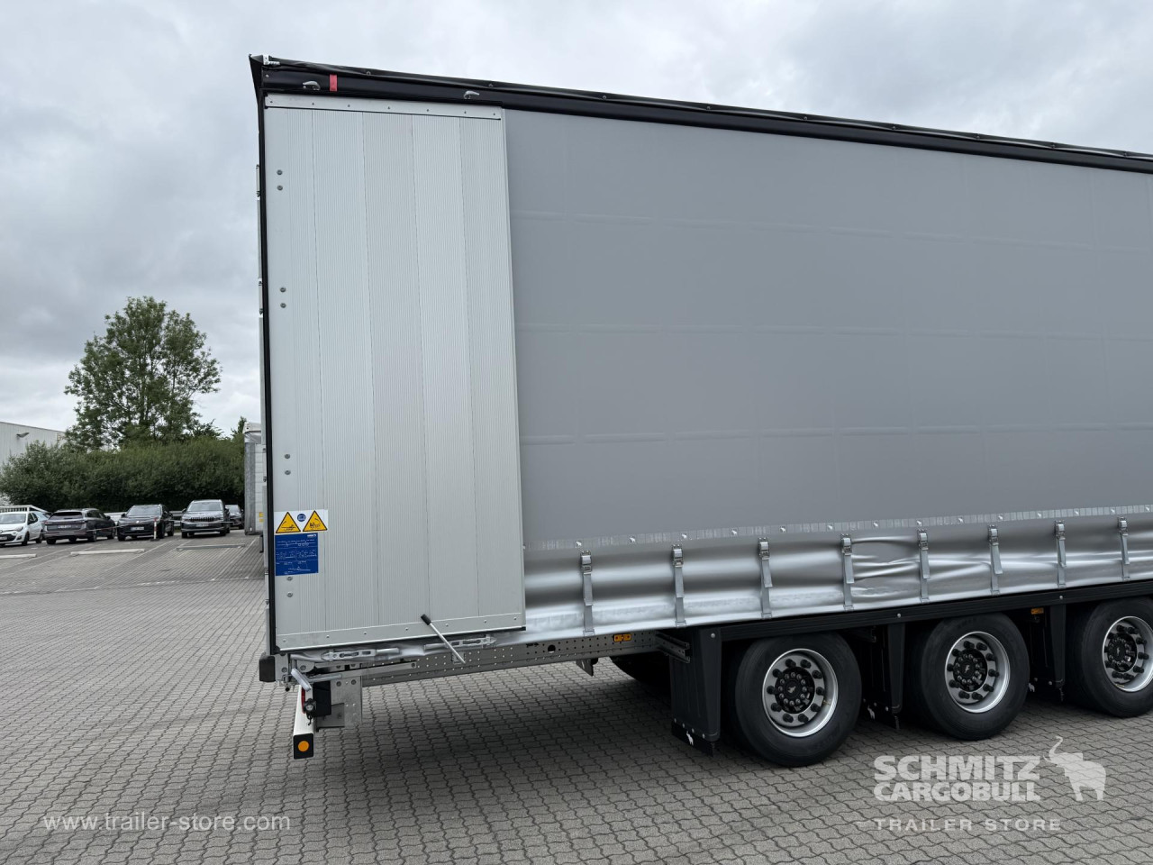 Schmitz Cargobull Curtainsider Mega Getränke 