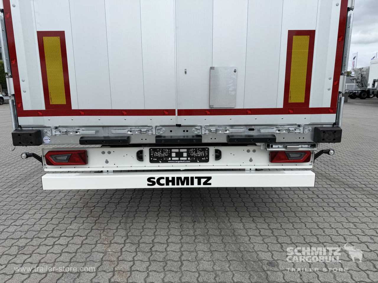 Schmitz Cargobull Curtainsider Mega Getränke 