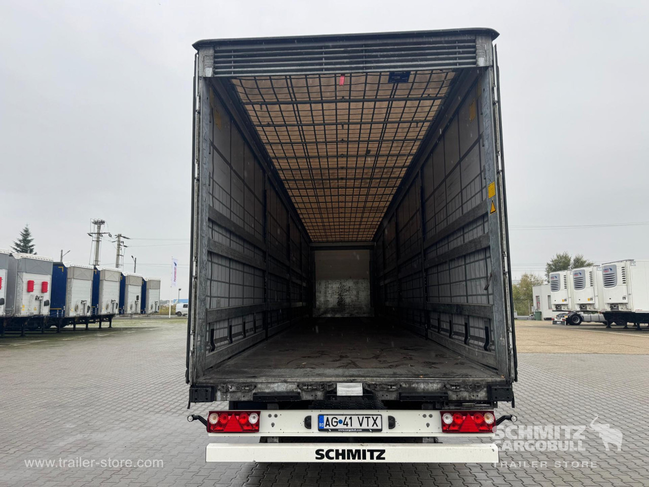 Schmitz Cargobull Curtainsider Mega 