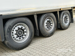 Schmitz Cargobull Tiefkühler Multitemp Doppelstock Trennwand Rolltor 