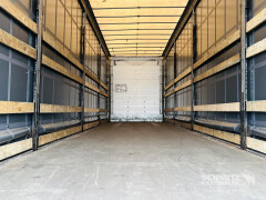 Schmitz Cargobull Curtainsider Mega Getränke 
